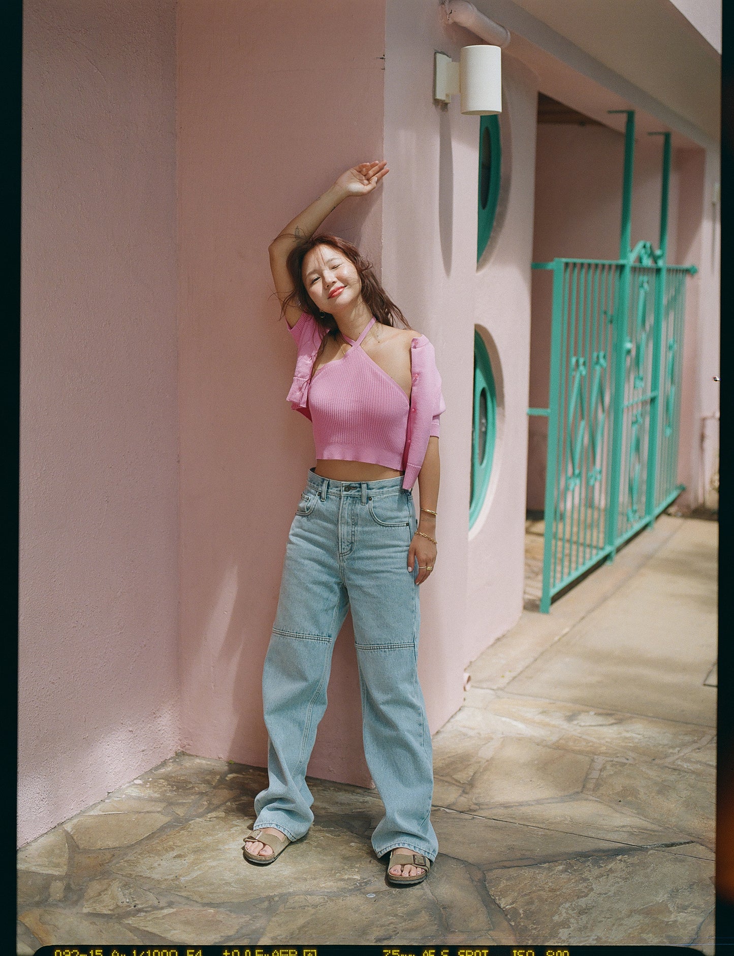 HIGH-RISE WIDE DENIM