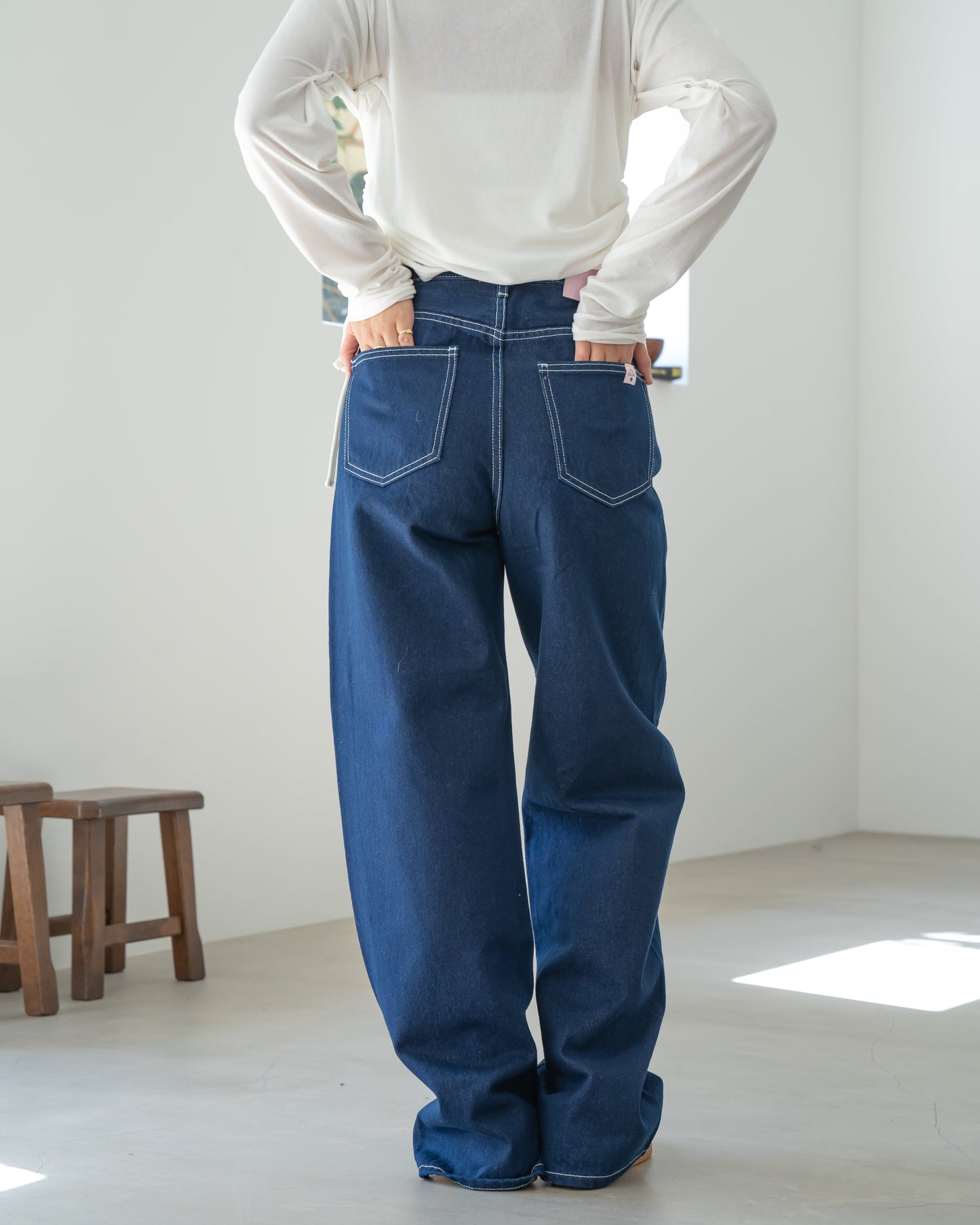 HIGH-RISE WIDE DENIM