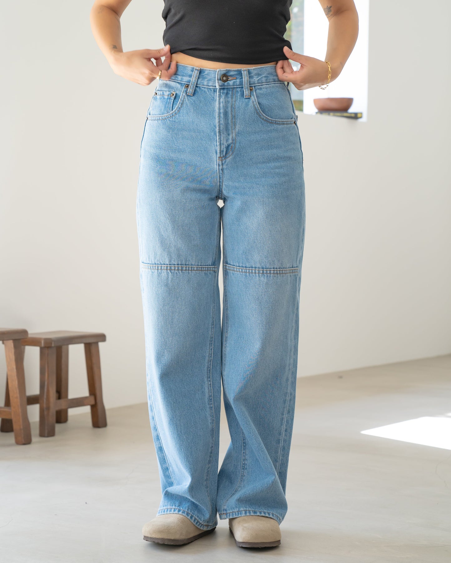 HIGH-RISE WIDE DENIM