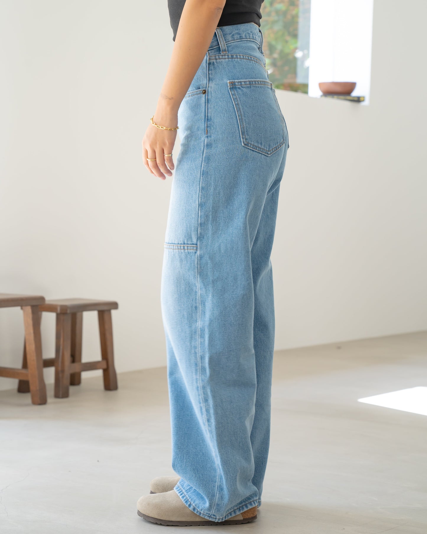 HIGH-RISE WIDE DENIM