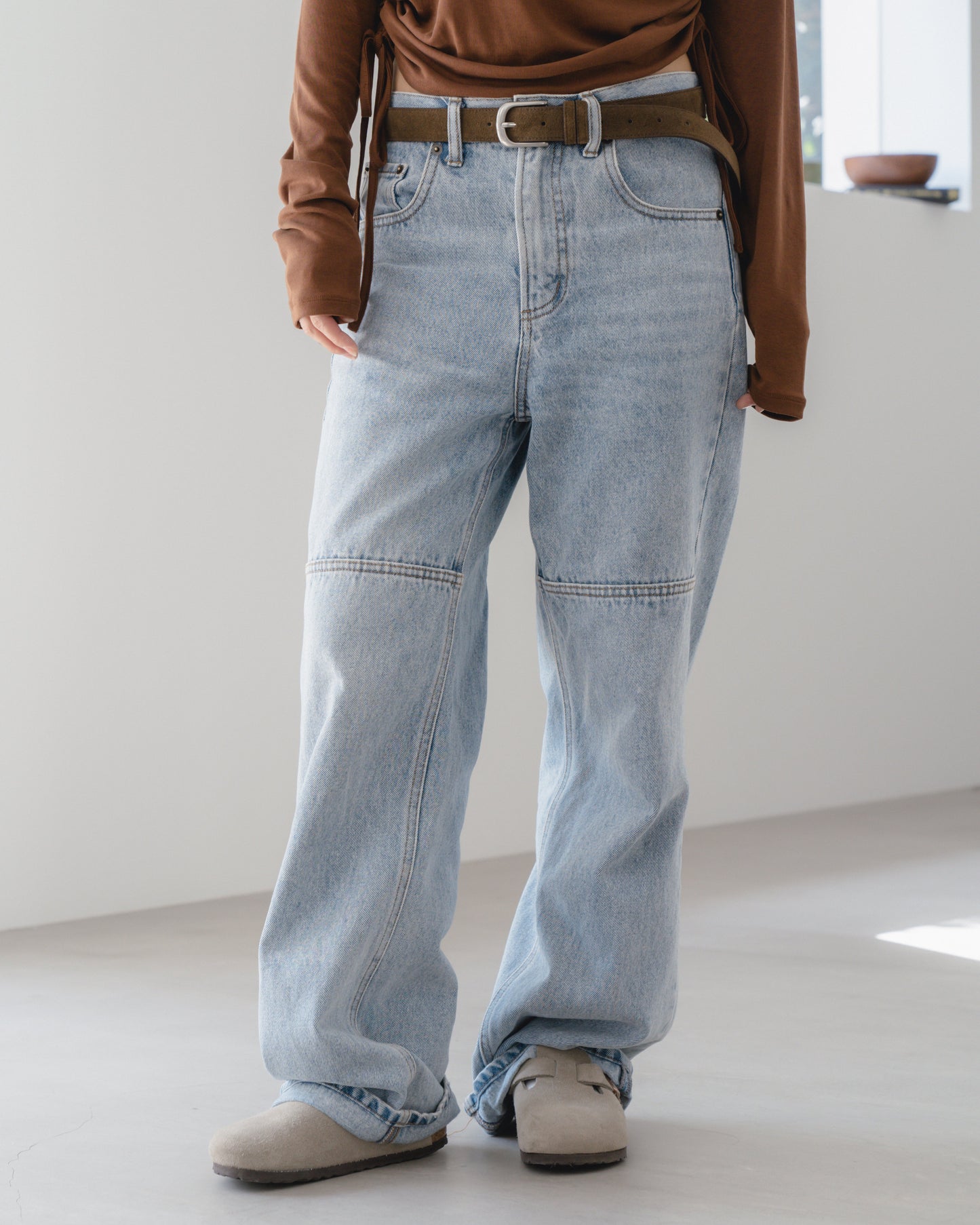 HIGH-RISE WIDE DENIM