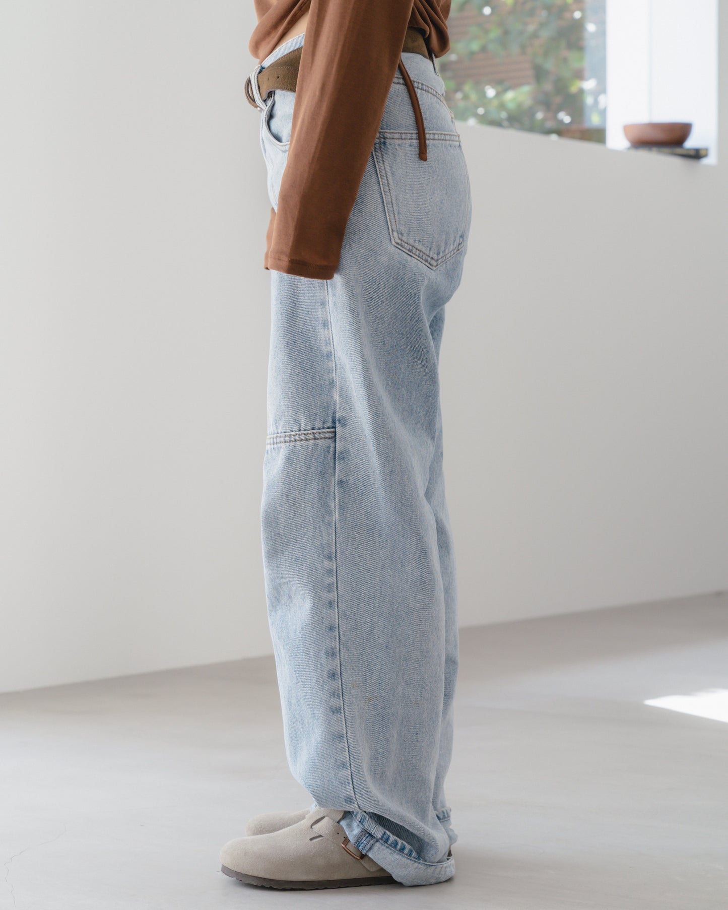 HIGH-RISE WIDE DENIM