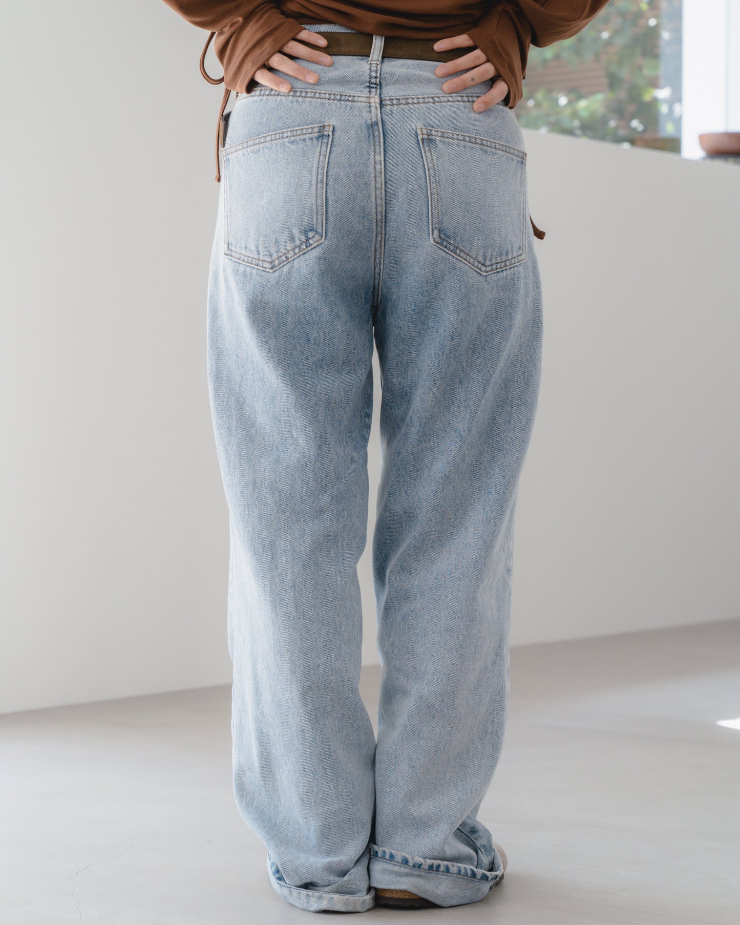 HIGH-RISE WIDE DENIM